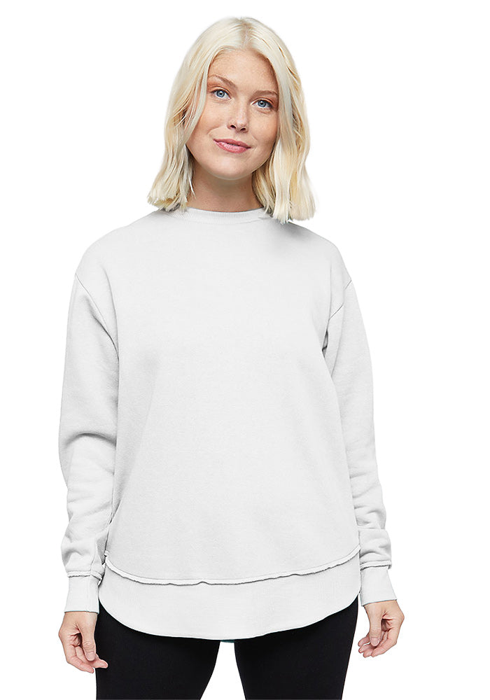 Woman wearing a white sweatshirt with a relaxed fit, ribbed cuffs and hem, on a white background