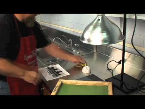 Photo emulsion method demonstration video by Speedball Art.