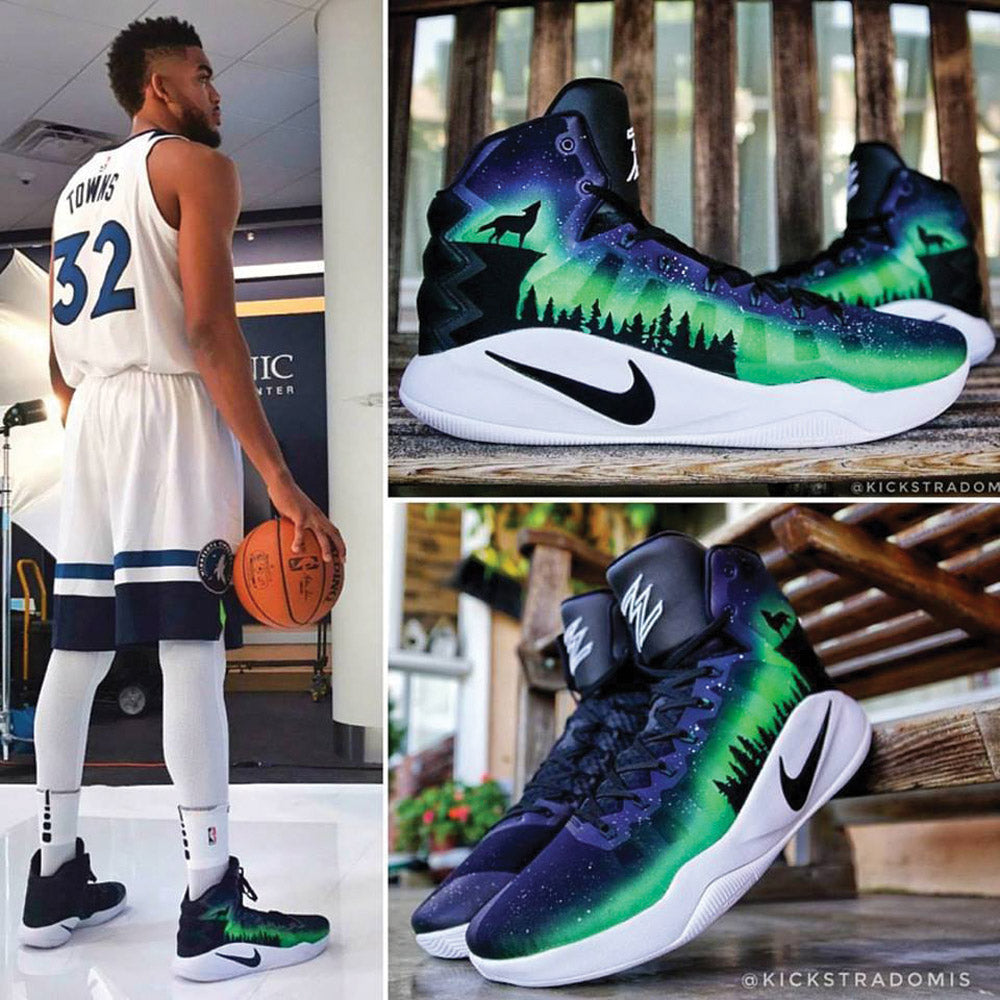 Wolf sneaks by Kickstradomis